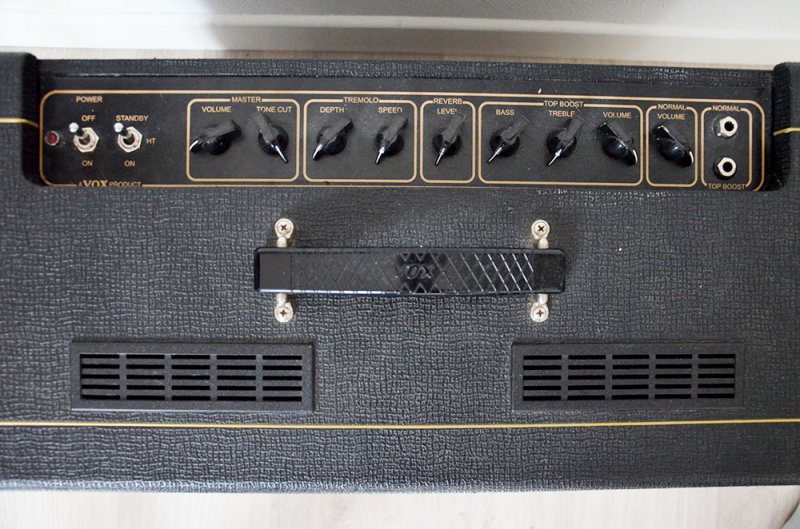Vox - 15-watt 1x12" Tube Combo with Alnico Blue Speaker