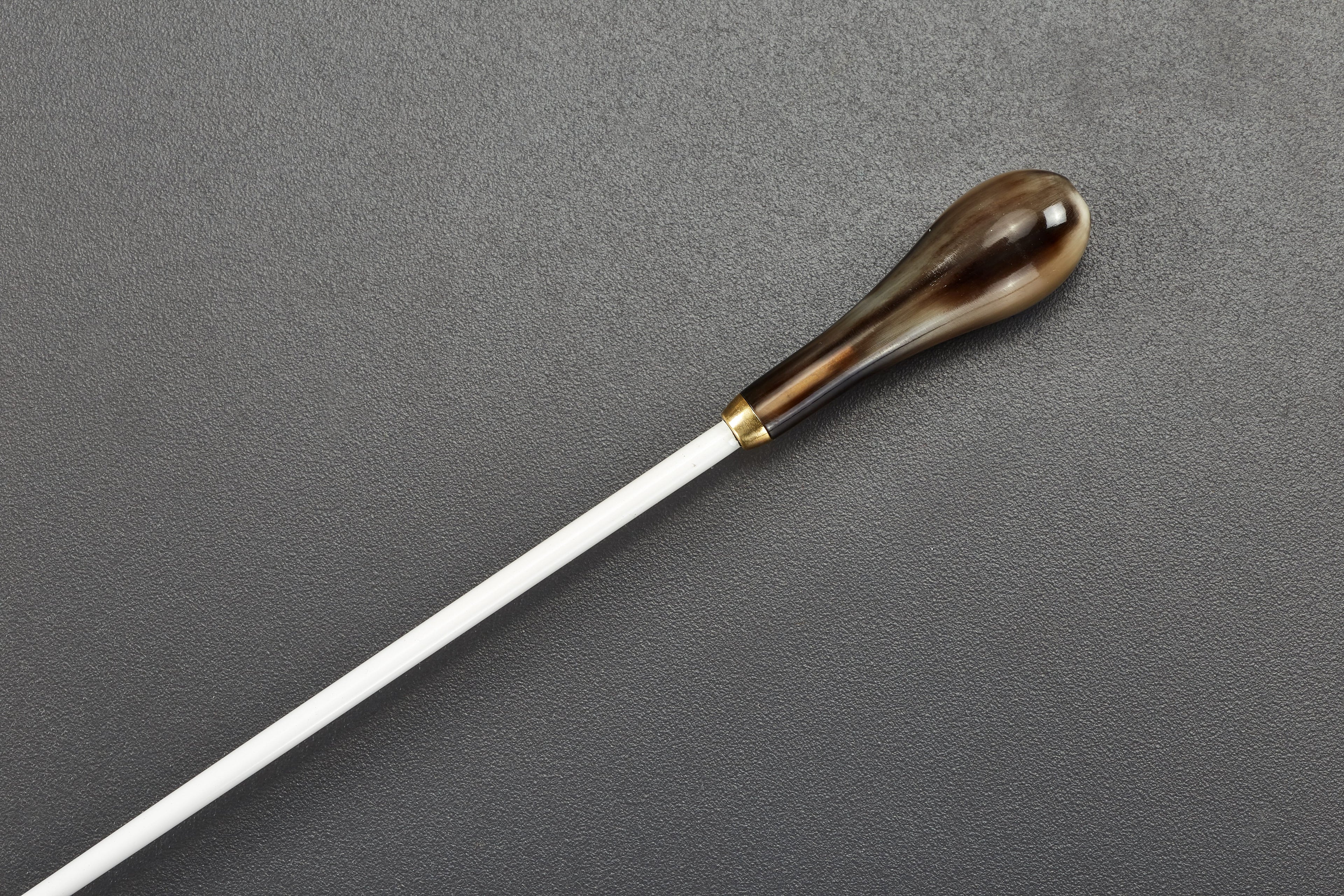 Baton 15in Horn Pear Handle