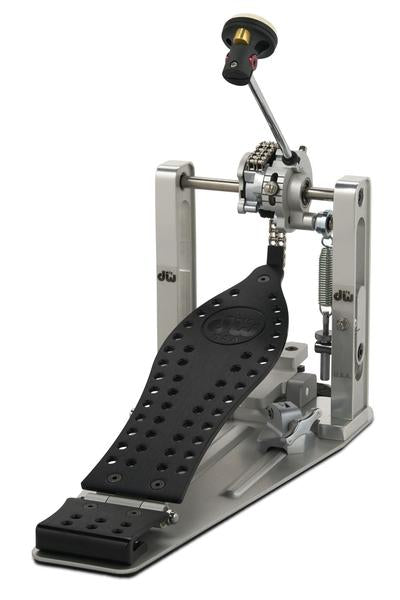 DW Hardware - MCD Machined Chain Drive Single Bass Drum Pedal with Extended Footboard - Polished