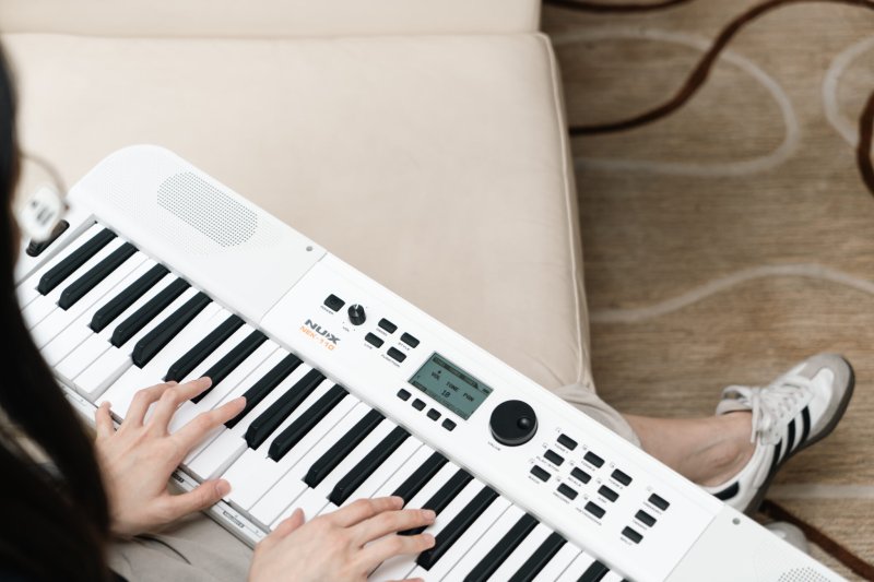 NUX - 61-Key Portable Keyboard with 700 Tones, White
