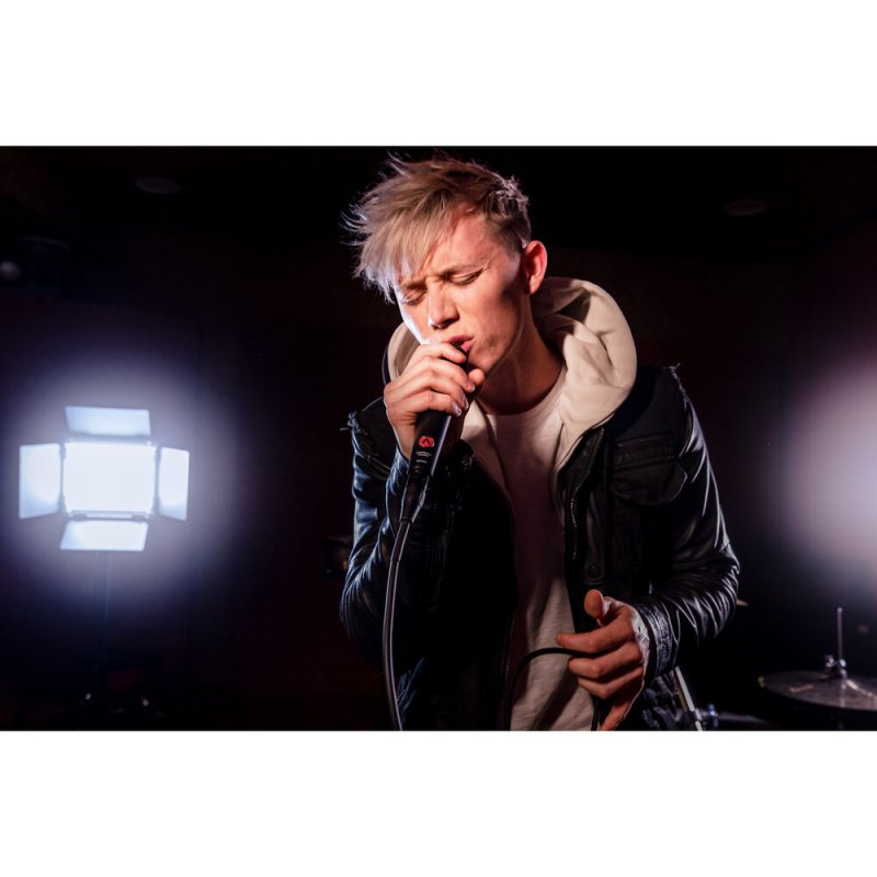 Austrian Audio - Handheld Active Dynamic Vocal Microphone, Black