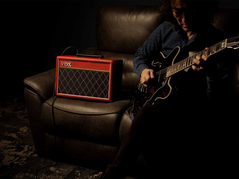 Vox - 10-watt 1-channel 1x6.5" Guitar Combo Amplifier, Red