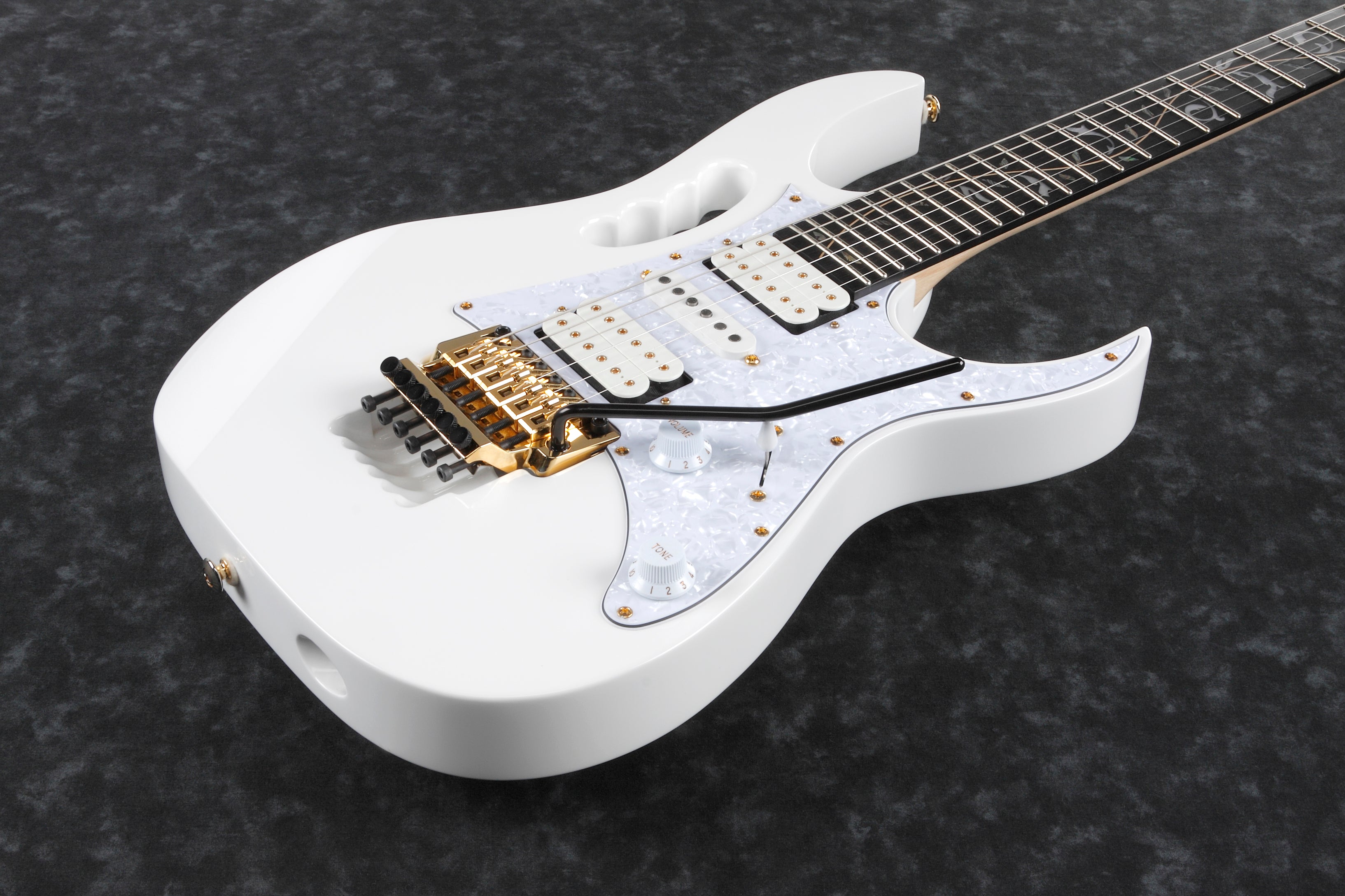 Ibanez Electric Guitar - Steve Vai Signature 6str Electric Guitar w/Bag - White - JEM7VPWH