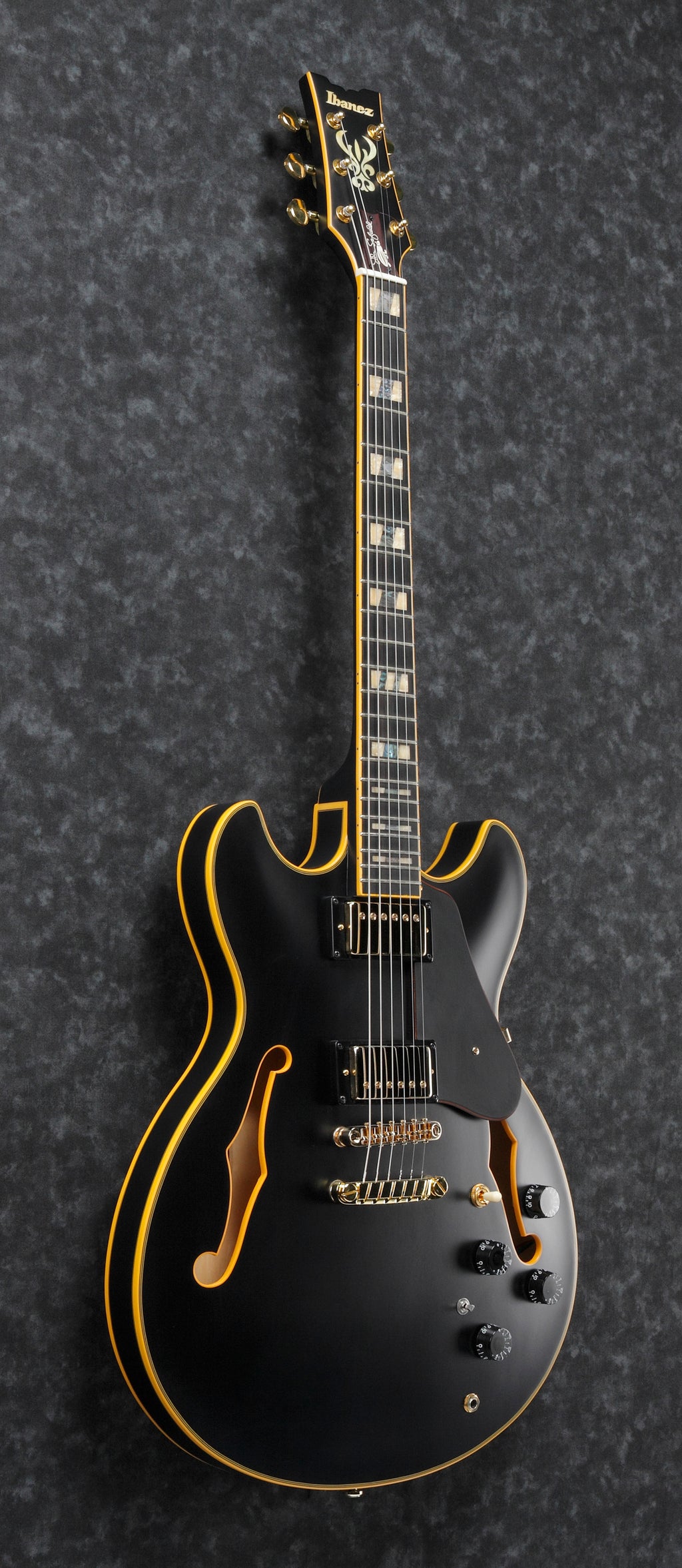 Ibanez Electric Guitar - John Scofield Signature 6str Electric Guitar w/Case - Black Low Gloss - JSM20BKL