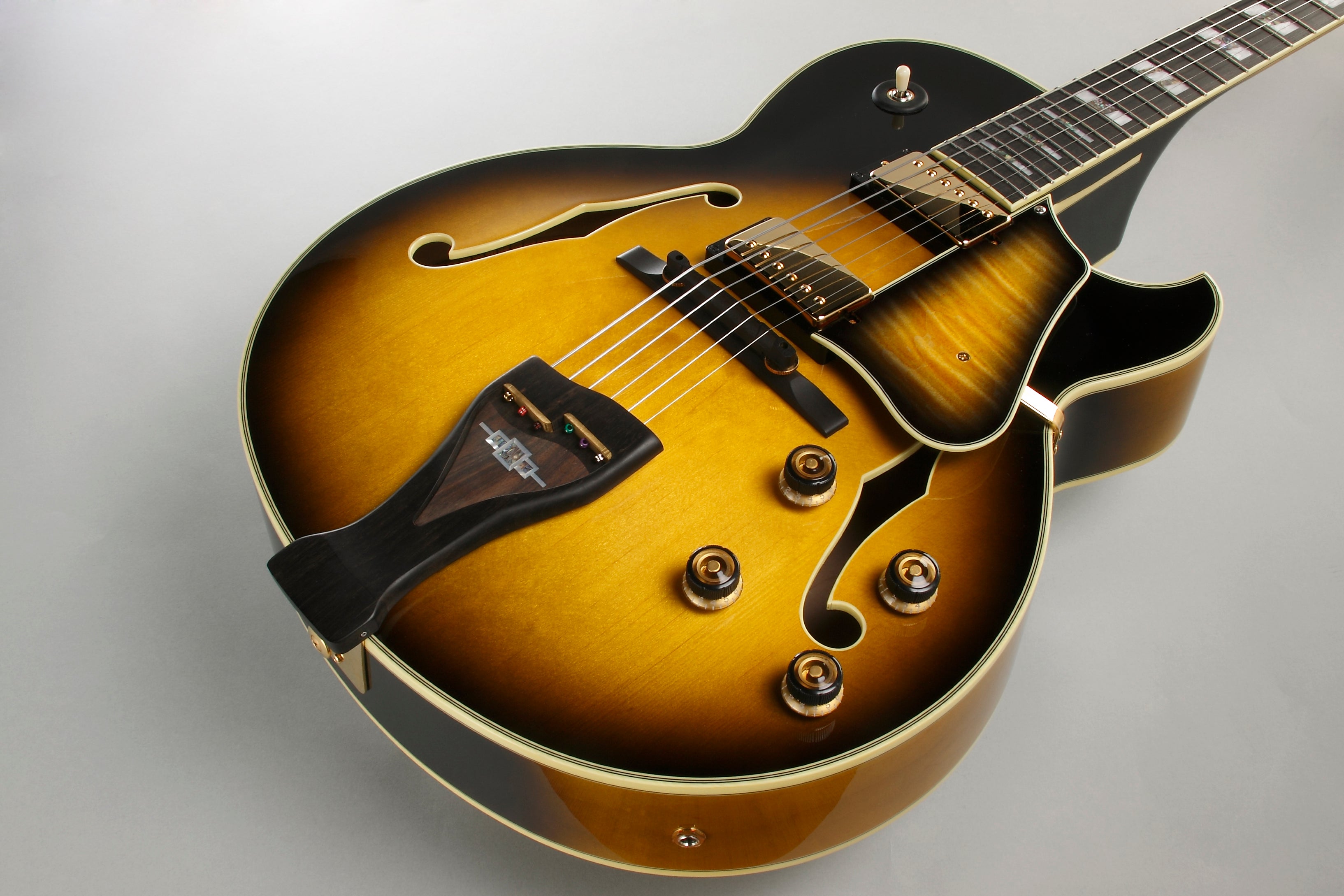 Ibanez Electric Guitar - George Benson Signature 6str Electric Guitar w/Case - Vintage Yellow Sunburst - LGB300VYS